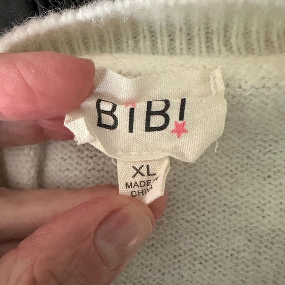 BiBi Pink an Gray Colored Daisy Flower Sweater in Cream - Picture 8 of 12